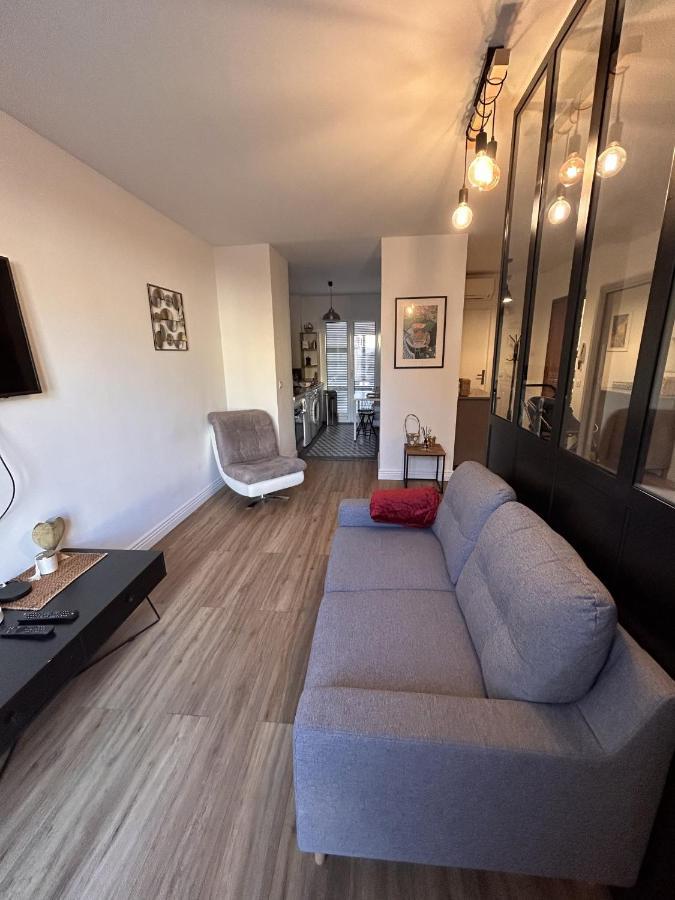 Le Verlaine, Studio En Centre Ville A Deux Minutes Des Plages Menton Bagian luar foto