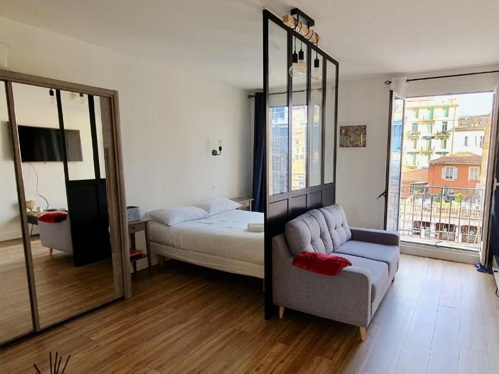 Le Verlaine, Studio En Centre Ville A Deux Minutes Des Plages Menton Ruang foto