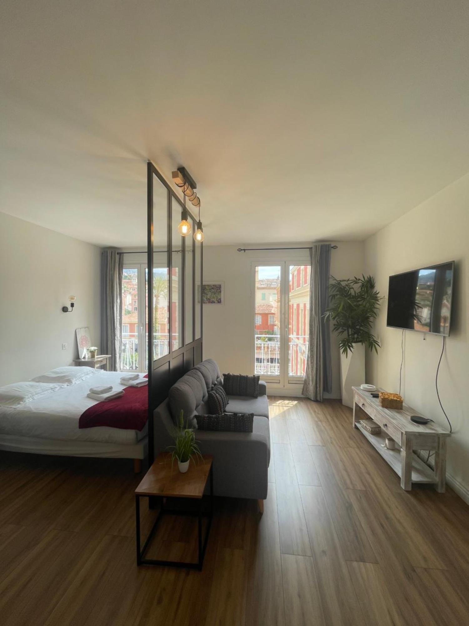 Le Verlaine, Studio En Centre Ville A Deux Minutes Des Plages Menton Bagian luar foto