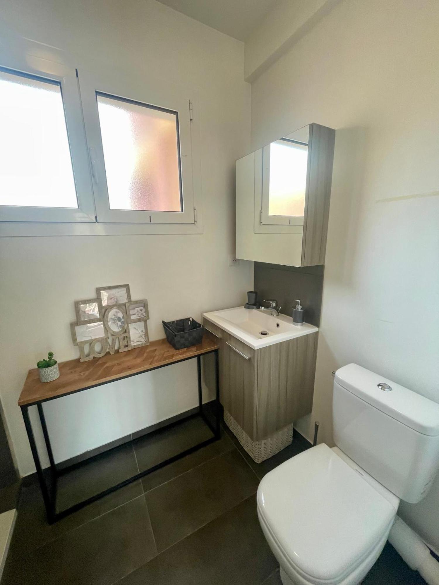 Le Verlaine, Studio En Centre Ville A Deux Minutes Des Plages Menton Bagian luar foto